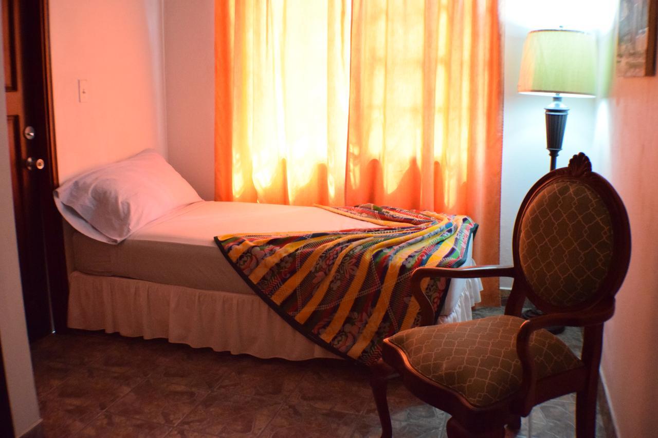 Martha'S Guesthouse San Ignacio Chambre photo