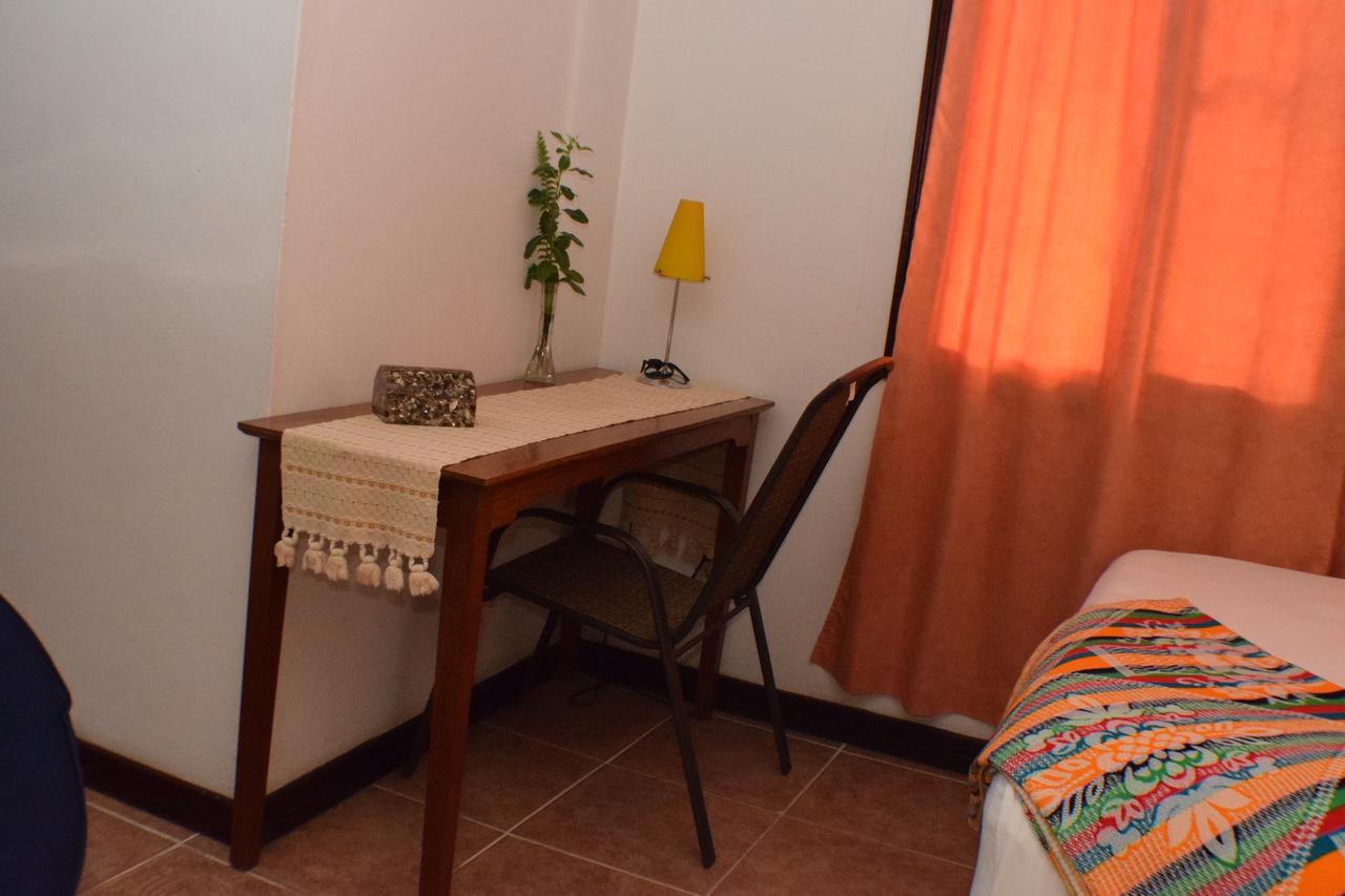 Martha'S Guesthouse San Ignacio Chambre photo