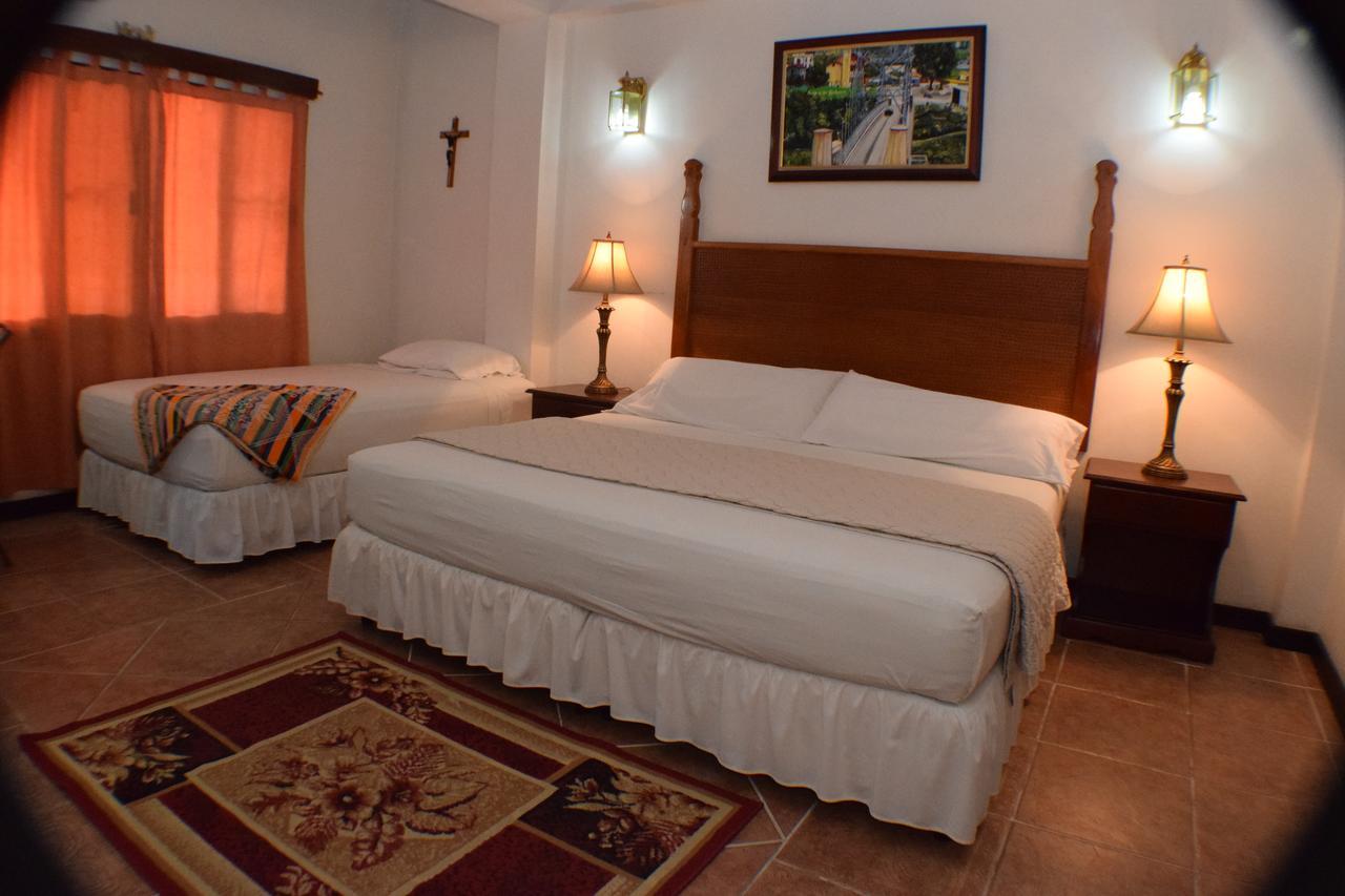 Martha'S Guesthouse San Ignacio Chambre photo