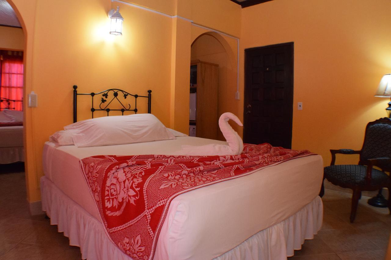 Martha'S Guesthouse San Ignacio Chambre photo